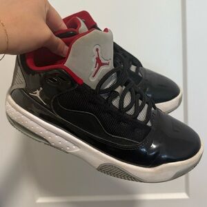 Nike‎ Air Jordan Max Aura 2 GS Sneakers Boy's Youth Shoes Size 4.5